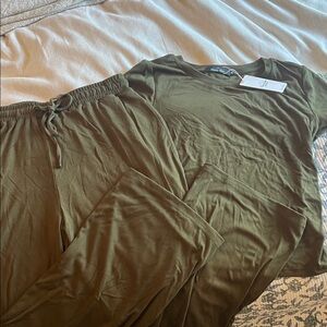 Trendy Queen Olive green matching set